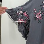 Gypsies & Moondust NWT  Gray Floral Flutter Sleeve Tee Women's Size Medium Photo 5