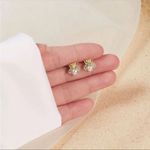 Bee Earrings bee Pearl stud Earrings Gold Photo 2