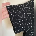 Lily White 🌞 Cropped Button Down Black with White Arrow Blouse A Photo 6