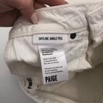 Paige | WHITE JEANS Photo 4