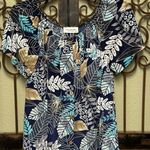 Exclusive One short sleeve vneck top Photo 1