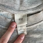 H&M Crewneck Photo 2