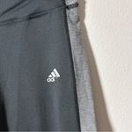 Adidas  Women Gray Capri Active Leggings Climalite Size Small. Photo 3