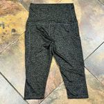 Maacie Maternity Gray Athletic Cropped Pants Medium Photo 8