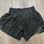 Lululemon Hotty Hot Short‎ Sz 4 Inseam 4" Incognito Camo Multi Gator Green Photo 2