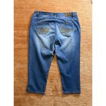 Apple Bottoms  Capri Jeans Embroidered Back Pockets Blue Denim Size 18 Photo 1
