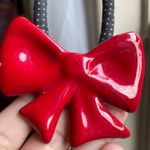 Vintage y2k flying colors signed ceramic red bow black cord necklace Photo 3