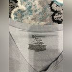 No Boundaries No Bo - Women’s XS CUTE ARROW V-Neck T-Shirt Photo 2