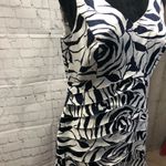 JS Collections Flattering White & Navy Tiered Texture sheath  lFloral Dress Size 10 Photo 5