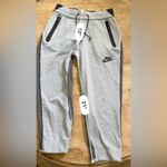 Nike Sportswear Women’s Sz Small Tech Fleece Gray/Black Crop Athletic Pants Photo 12