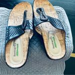 Baretraps  Black Leather Flip Flop Sandals Memory Foam Cork Insole Size 9 EUC Photo 9