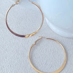 Urban Outfitters Flat hoop earrings in gold Photo 0