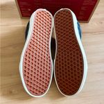 Vans  Old Skool 'Olive Blue'
VN000CP5BMB Women 9.5 US Mens
8.0 US Photo 7