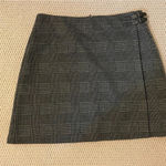 Vince Camuto size 6 a-line faux wrap houndstooth skirt in black / grey. Photo 0