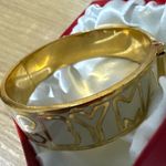 MARC‎ BY MARC JACOBS CREAM ENAMEL GOLD TONED METAL LOGO BANGLE BRACELET 7.5” Photo 1