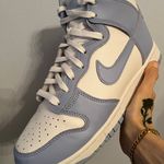 Nike Wmns Dunk High ‘Aluminum’ Photo 0