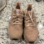 Adidas pink  ultraboosts Photo 2