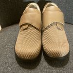 Propet Women's Tan Textured Loafers Size 8 Photo 3