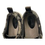 Women's Earth ZAG Black/Olive Green Faux Velvet Floral Sneakers
Shoes Size 11 B Photo 6