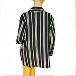 Avenue BLACK & WHITE STRIPED BUTTON DOWN BLOUSE (18/20) Photo 4