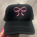 • NEW Bow embroidered black and pink trucker hat Photo 1