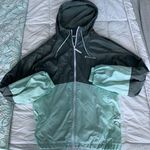 Columbia Wind Breaker Photo 0