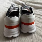 on cloud Running Shoes Photo 2