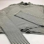 Forever 21   teen blouse L  bust 24  length 14 color black and white Photo 0