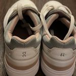 on cloud Running Shoes Photo 4