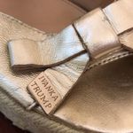 Ivanka Trump Golden espadrilles Photo 9