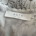 ASTR 💛 the label Black & White Floral Crop Top Sz L Photo 5