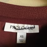 Prologue  XS burgundy top Photo 3