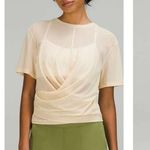 Lululemon Lightweight Reversible Mesh Yoga T-Shirt Size 8 Cream Yellow Workout Photo 1