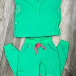 FIGS Women’s Safety Green Jogger Scrub Set Photo 0