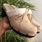 Unionbay 2000s Y2K Tan textile suede faux fur platform chunky 2.5” heel clogs mules gold studs bow-Size 8M Photo 0