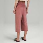 Lululemon Wide-Leg High Rise Crop 19" Spiced Chai Size 8 Yoga Pants Flowy Photo 1