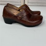 Dansko  Women's Solstice Professional Clogs Closed Heel & Button Strap Brown-39 Photo 1