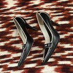 Vintage Y2K Office Siren Sporty Vixen Goth Black white kitten high heels pumps pointed toe Photo 1