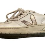 VEJA V-10 Bicolor White/Gold Metallic Low-Top Size 8 Casual Fashion Sneakers. Photo 2