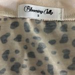 Blooming Jelly Size S V Neckline Tee Photo 9