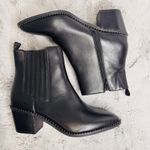 Deltan, women's Sz 9 black leather zip Photo 7