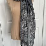 Elegant Paisley Patterned Women Tapestry Scarf Fringe Detail Black/Gray 27"x70" Black Photo 0