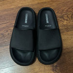 Cushionare Cushionaire Black Sandals Photo 0