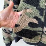 Rock & Republic  Camo Sherpa Jacket, Women's Small, Full Zip,‎ Cozy, Fall, Pocket Photo 2