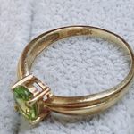 Oval Peridot Yellow Gold Ring Photo 2