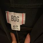 BDG NWT Black Charlyee cropped hoodie sweatshirt Size XS Photo 6