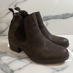 Pierre Dumas Womens Brown Chelsea Stacked Heel Gossip Boots Sz 8.5 Closet Staple Photo 0