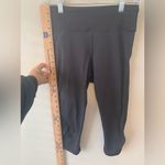 Lululemon  black Capri yoga pants size 6‎ Photo 5