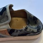 OluKai Pehuea Pai Convertible Sneakers Camo Green Size 9 Photo 4