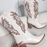White Cowgirl Boots Size 6 Photo 0